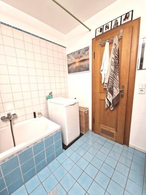 Badezimmer mit Waschmaschinenanschluss