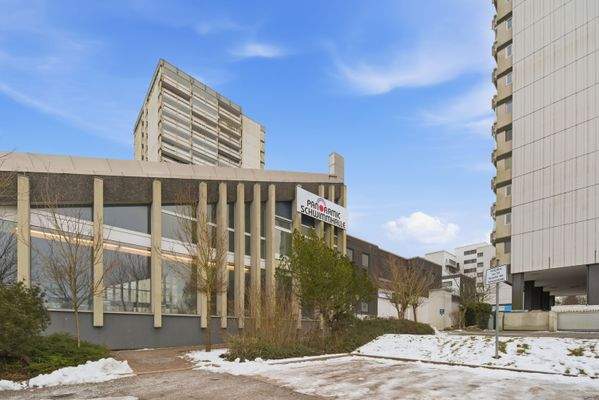 Angeschlossenes Schwimbad zur Mitbenutzung