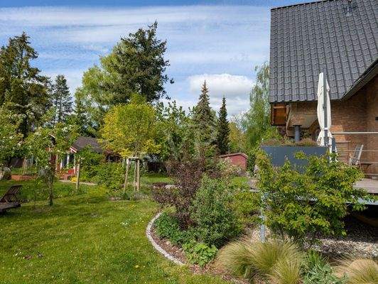 Garten mit Gartenhaus