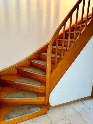Treppe ins Obergeschoss.jpg