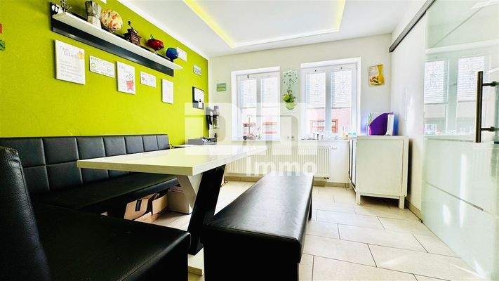 EG Wohnküche mit Einbauküche