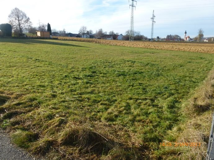 Grundstück in ruhiger und zentraler Ortsrandlage für EFH oder Doppelhaus, kein Bauzwang