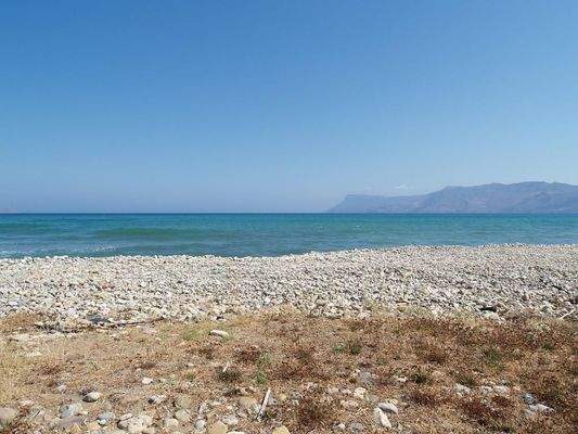Kreta, Kissamos: Großes Grundstück direkt am Meer zu verkaufen