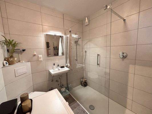 Badezimmer mit Waschmaschinenanschluss 