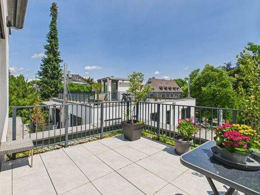 Terrasse vor dem Masterbereich