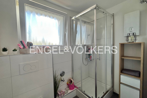 Badezimmer mit Dusche