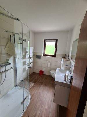 neuwertiges Dusch-Bad (EG)