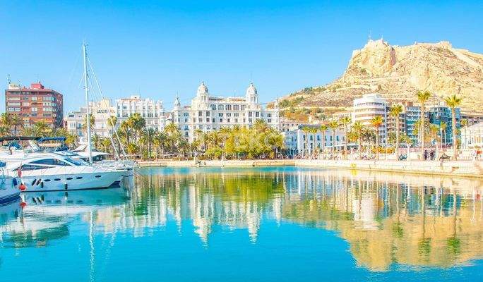 Apartments in a Compound with Rooftop Pool in Alicante
