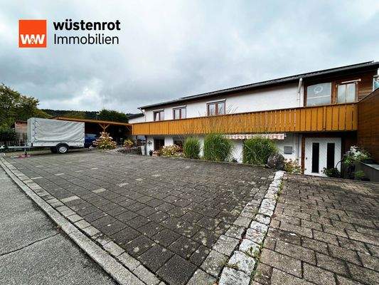 6 (!) Stellplätze - hier findet jedes Auto einen Platz