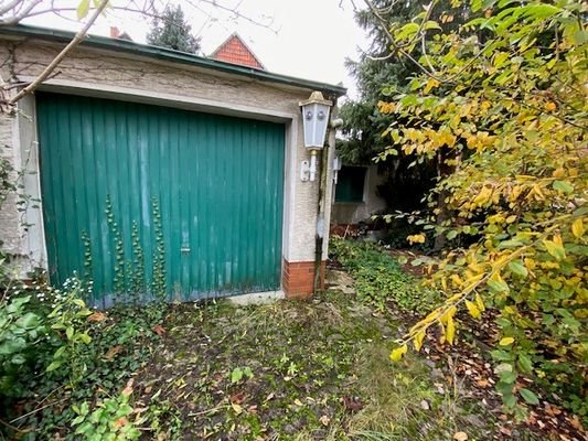 26 Garage.jpg