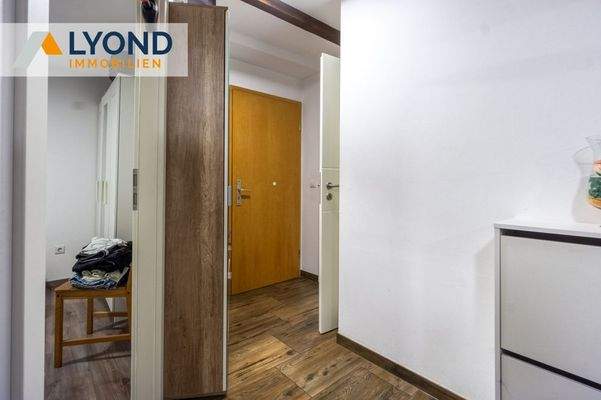 Blick von Wohnzimmer zu Hauseingang