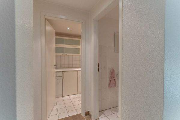 Zwischendiele vor dem WC und der Küche