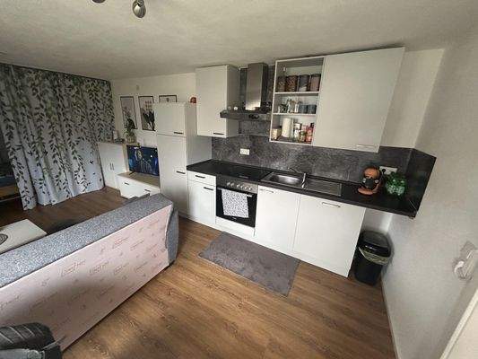 UG: Wohnbereich mit Küche