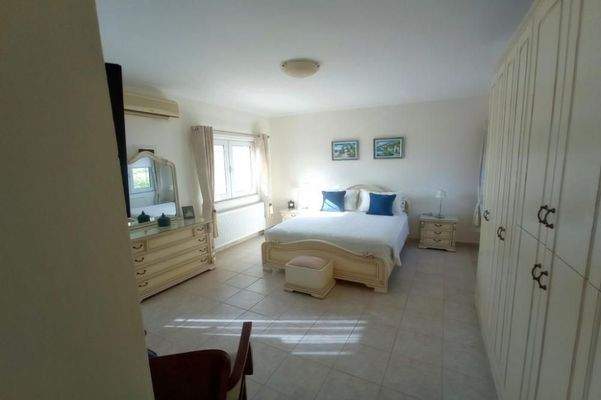 Kreta, Kavousi: Tolle Villa mit Pool, Meerblick und Olivenhain zu verkaufen