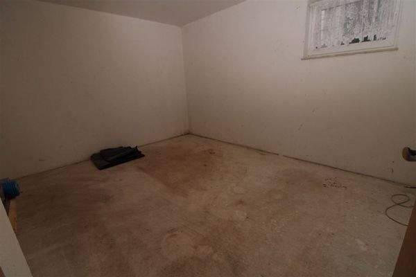 Zimmer im Kellerbereich