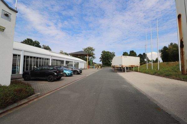 seitliche Ansicht Parkplätze