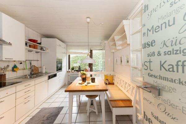 Küche Erdgeschoss mit Ausgang in den Garten