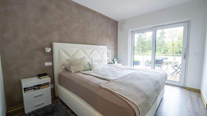 Schlafzimmer Wohnung links