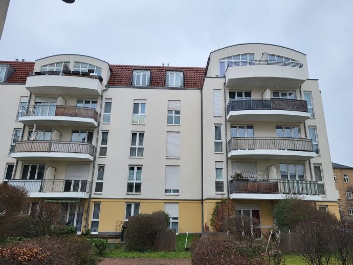 Lichtdurchflutete 3-RW mit großem West-Balkon mit Blick ins Grüne in DD-Cotta/Briesnitz