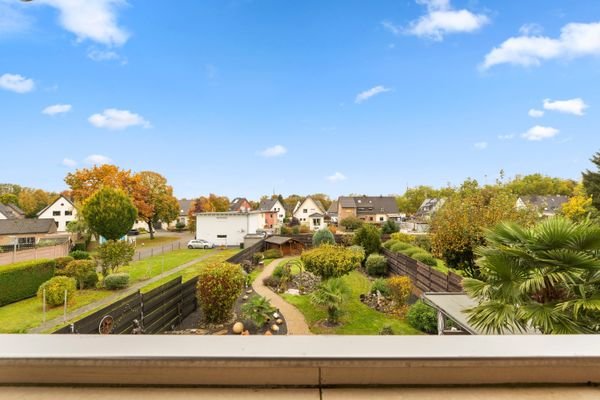 Blick in den Garten von der Loggia