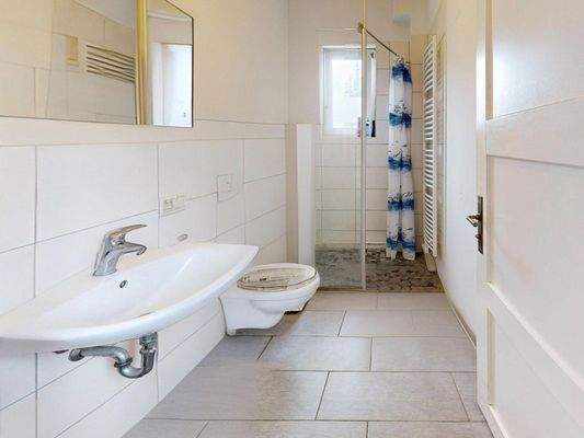 Tageslicht-Duschbad im 1. OG