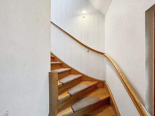 massives Treppenhaus