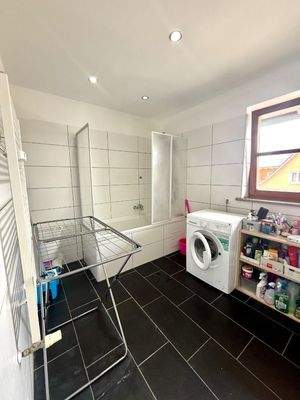 Tageslichtbad mit Badewanne