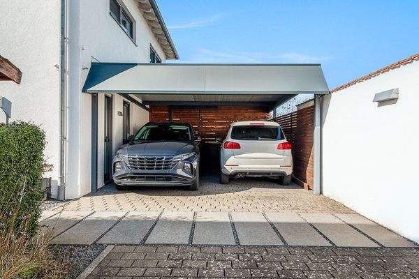 Doppelcarport mit direktem Hauszugang