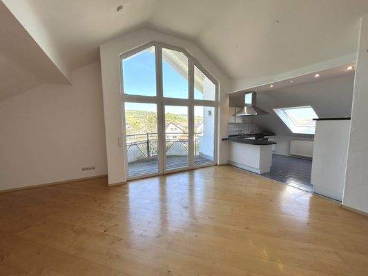 Wohn-/Essbereich mit Blick zur Küche