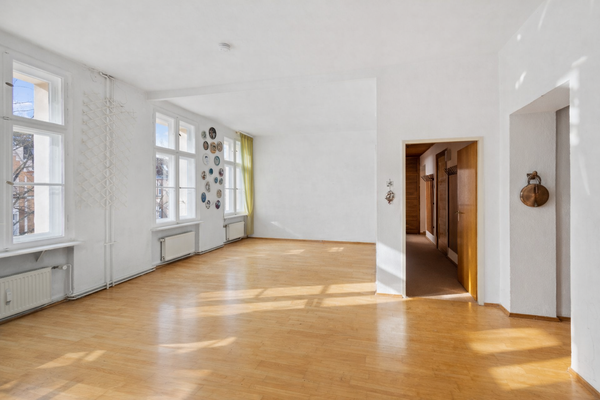 Wohnzimmer (Möbel digital entfernt)