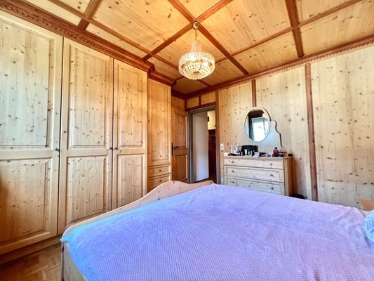 Schlafzimmer und Schrank