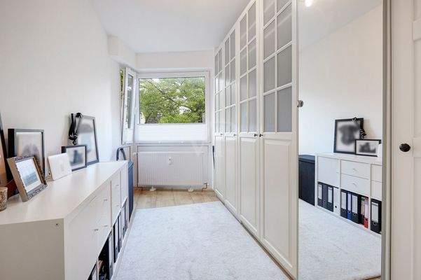 Kleiner Raum - derzeit Ankleide