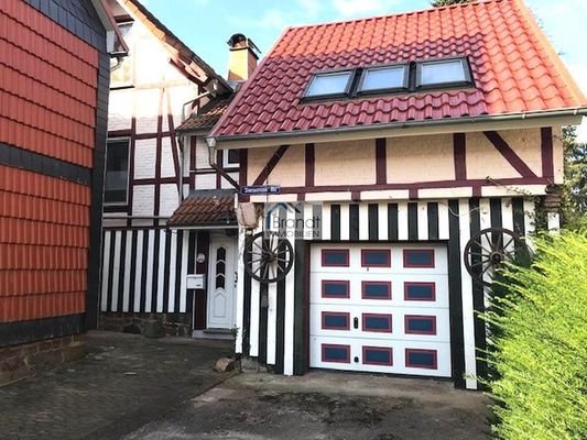 modernes Nebengebäude