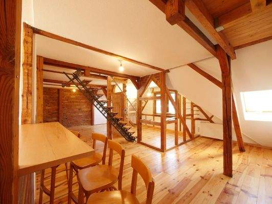  Wirklich groszer und sehr OFFENER WOHNRAUM