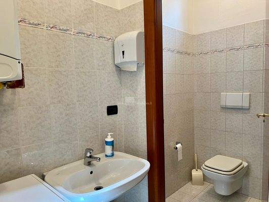 Friseur-parrucchiere-comprare-kaufen-mieten-centro-Salone-Meran-