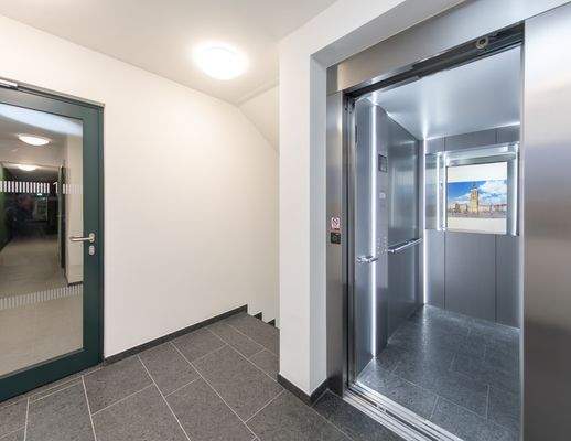 Großer Fahrstuhl vorhanden