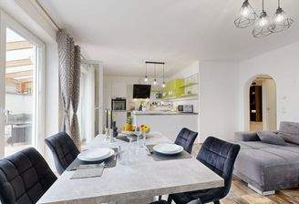 Lichtgeflutetes Studio