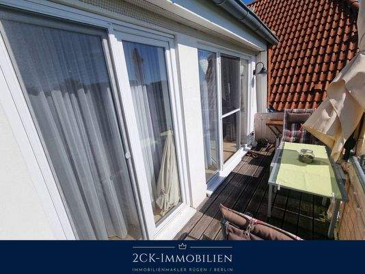 mit großer Glasfront