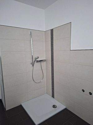 Bad mit Dusche EG