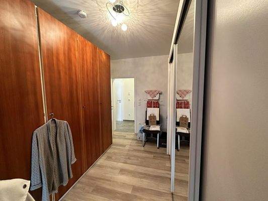 Ankleideraum (Bsp. möbliert)