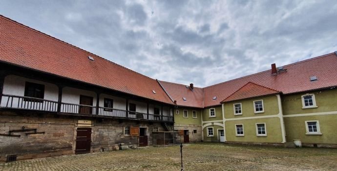 Blick zum Wettergang und Wohnhaus