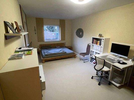 Großes Schlafzimmer im EG