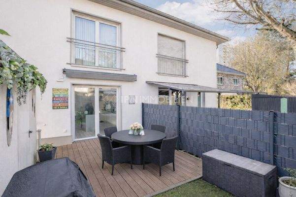 Hausrückansicht mit Terrasse