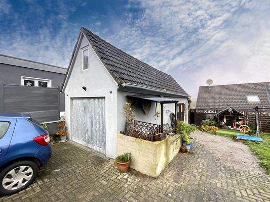 Garage mit angegliedertem Abstellraum