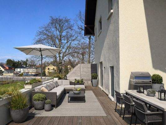 große Terrasse - KI generiert