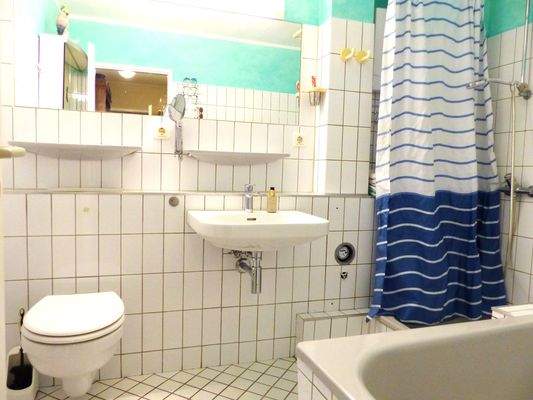 Vollbad mit Dusche.JPG