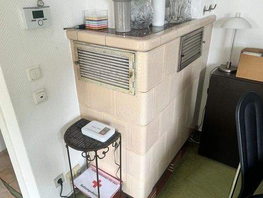Kachelofen im Wohn- und Esszimmer (EG)