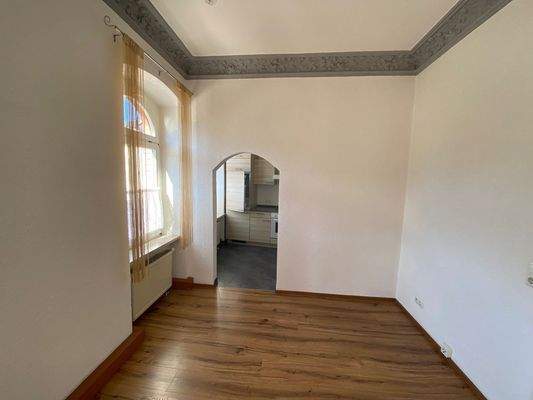 Beispielwohnung 1. OG-Esszimmer Richtung Küche.jpg