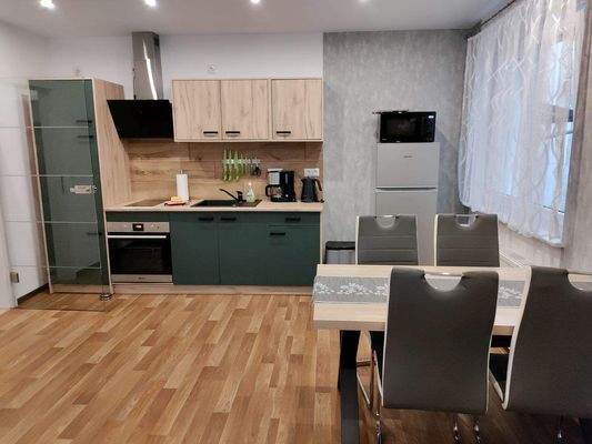 Küche mit Essplatz im EG