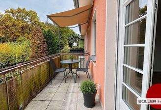 Sonniger Balkon mit Blick ins Grüne!